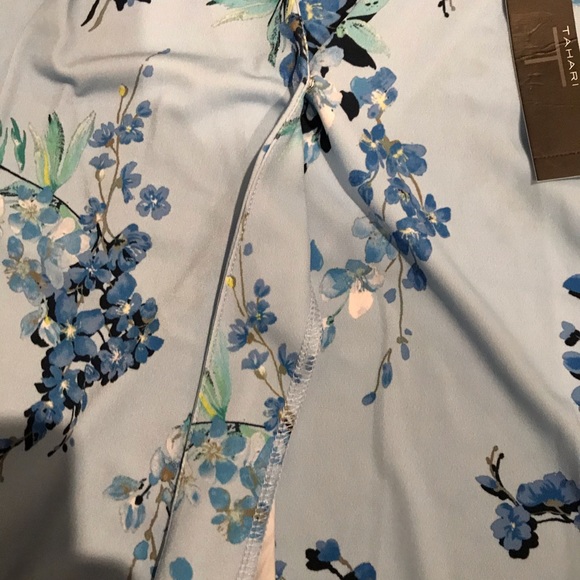 NEW Tahari Blouse Floral Short Sleeve - Picture 4 of 7